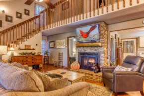 Cozy Cabin with Mountain Views Near SkyLift Park!